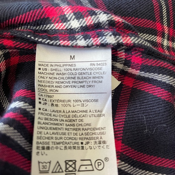 ♥️Banana Republic♥️ Red and Black Plaid Shirt 
Size (Medium) - Picture 6 of 6